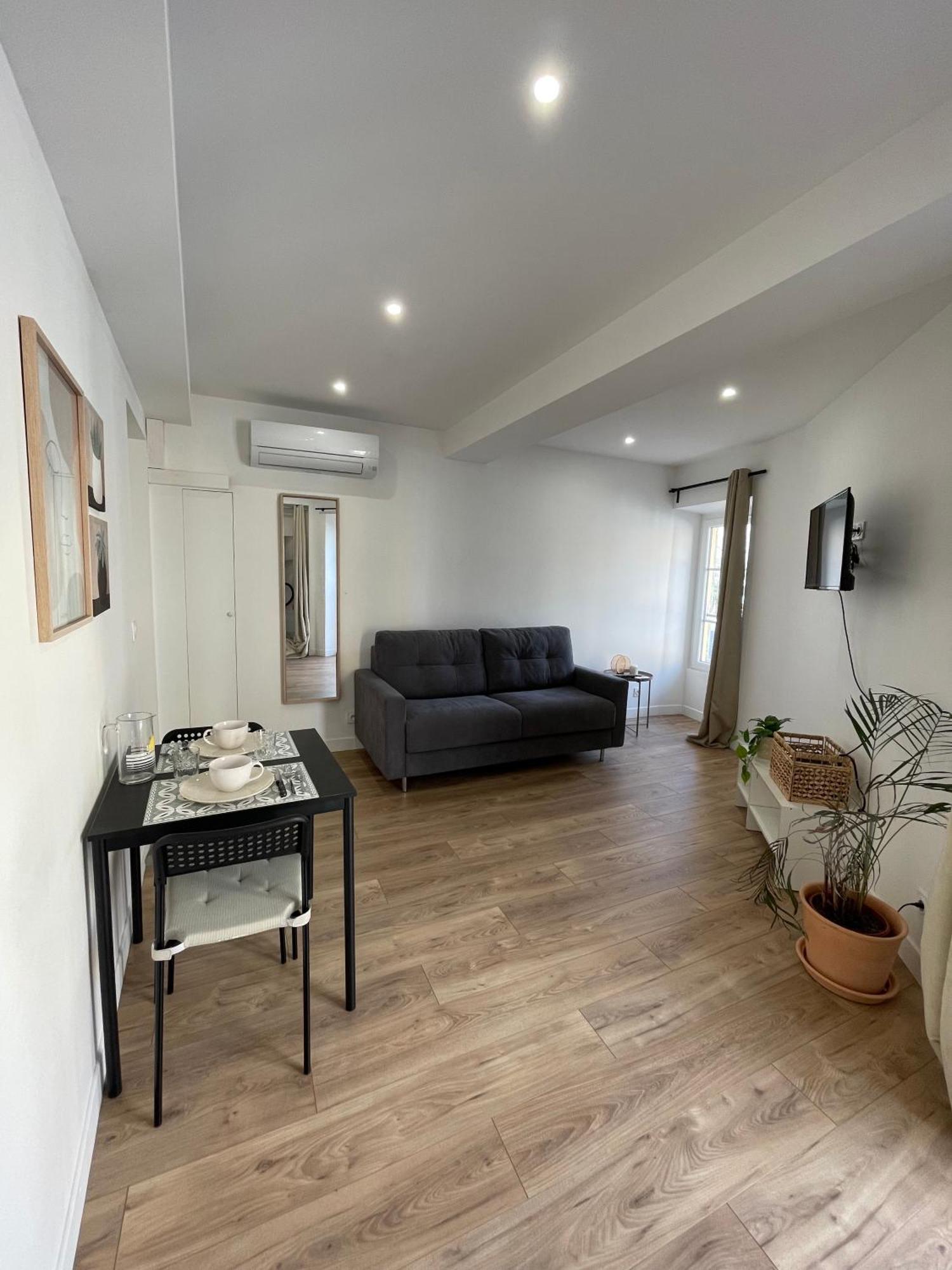 Appartement Joli Place Garibaldi, Vieux-nice, Port Nice